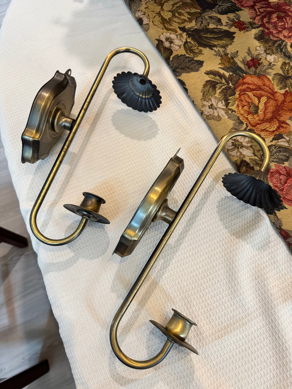 A pair of vintage MCM Homco brass hold metal wall sconce