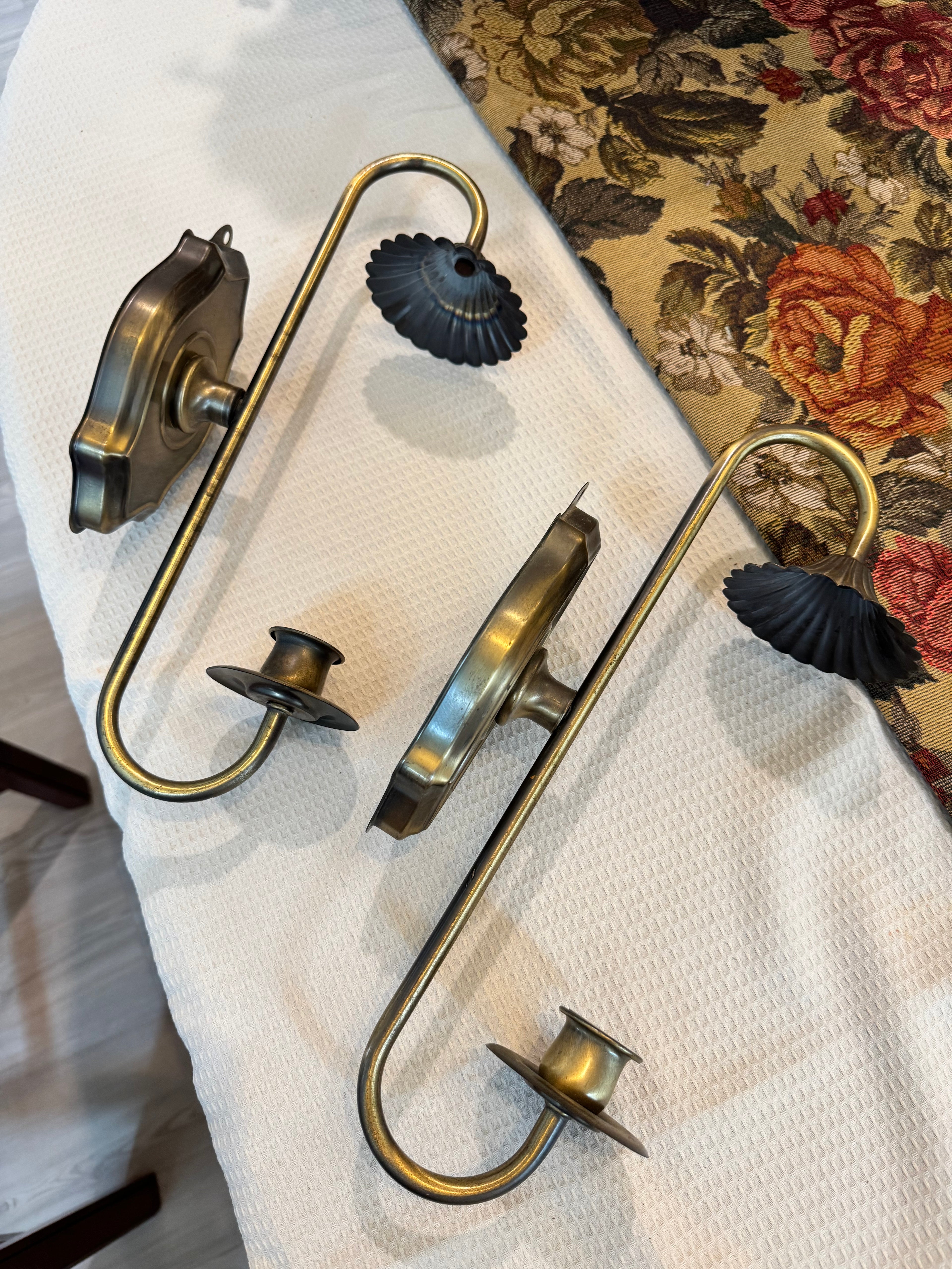 A pair of vintage MCM Homco brass hold metal wall sconce