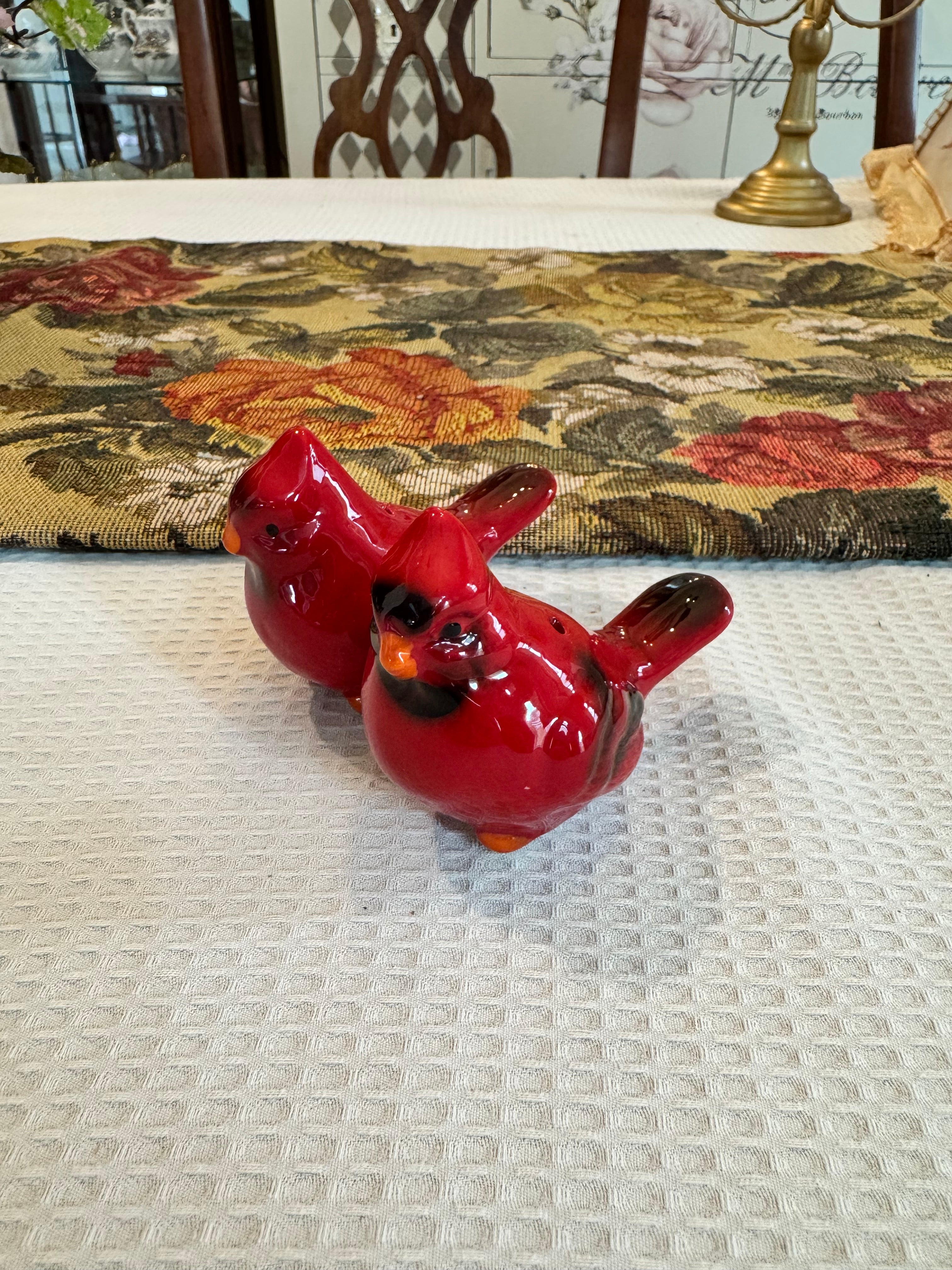 Collectible cardinal salt and pepper shakers appear ceramic figurines by Robert Stanley.