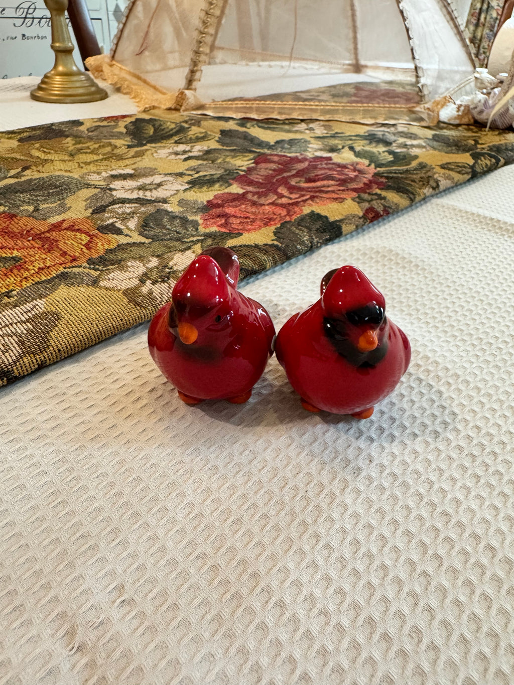 Collectible cardinal salt and pepper shakers appear ceramic figurines by Robert Stanley.