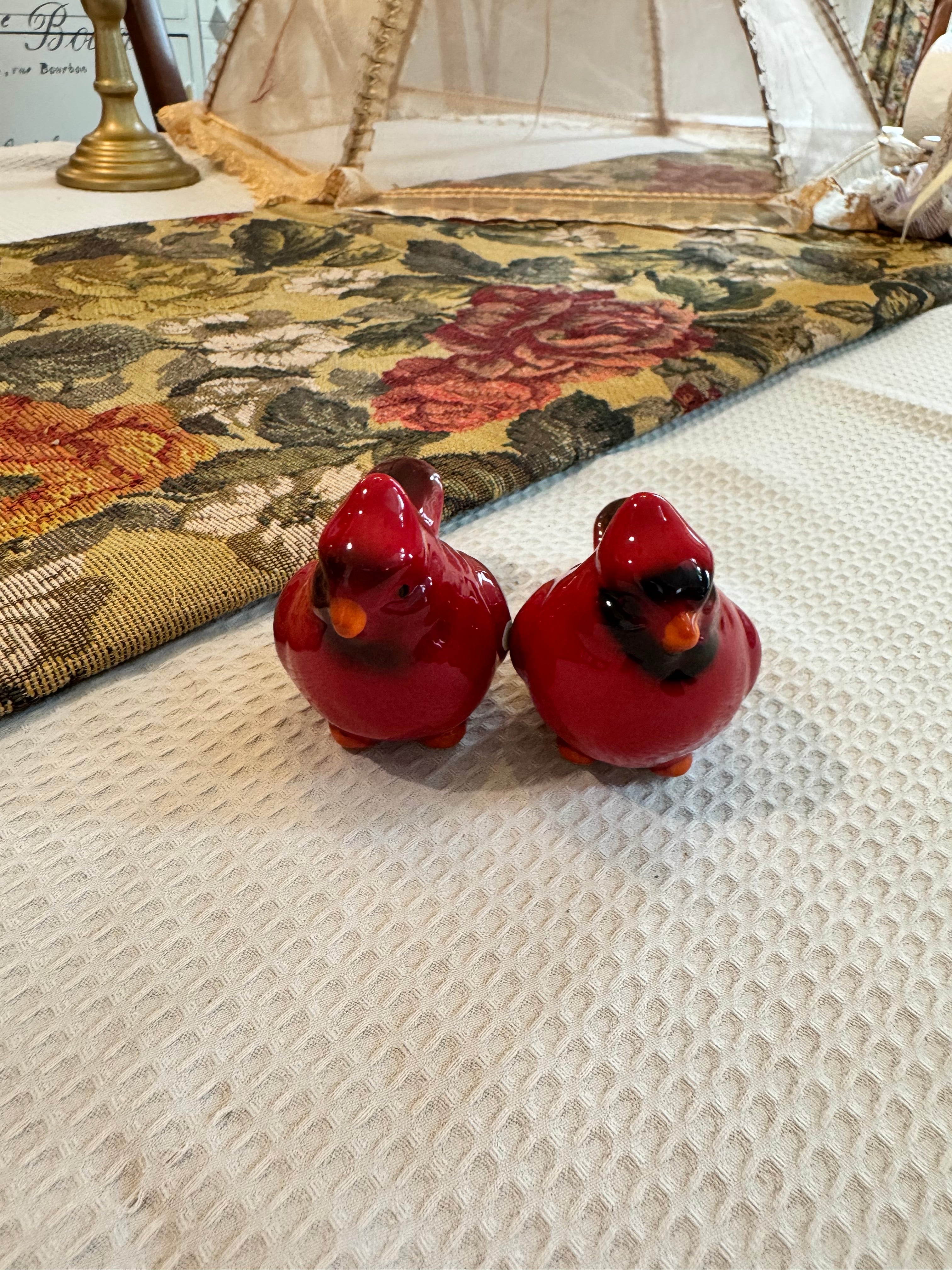 Collectible cardinal salt and pepper shakers appear ceramic figurines by Robert Stanley.