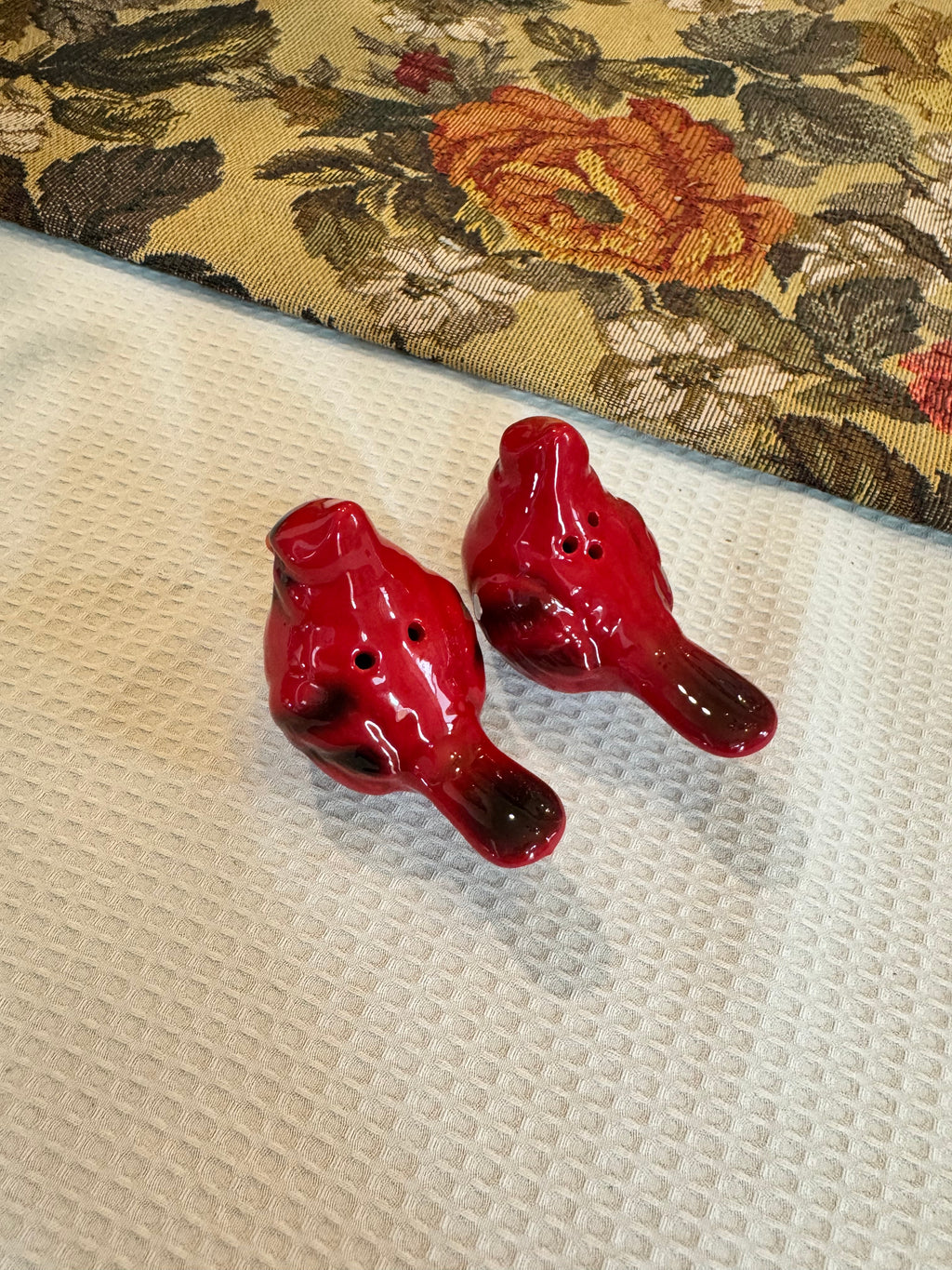 Collectible cardinal salt and pepper shakers appear ceramic figurines by Robert Stanley.