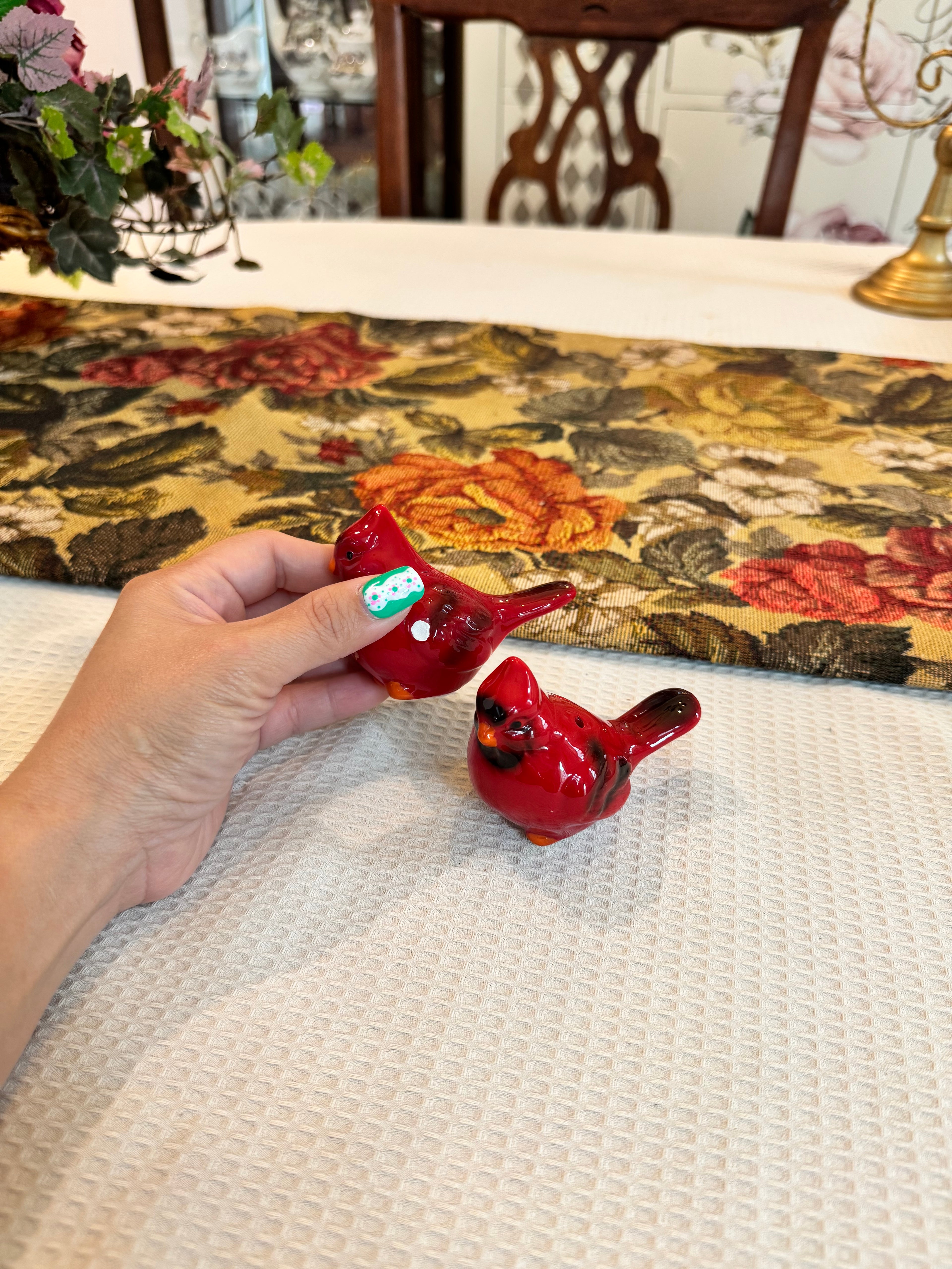 Collectible cardinal salt and pepper shakers appear ceramic figurines by Robert Stanley.