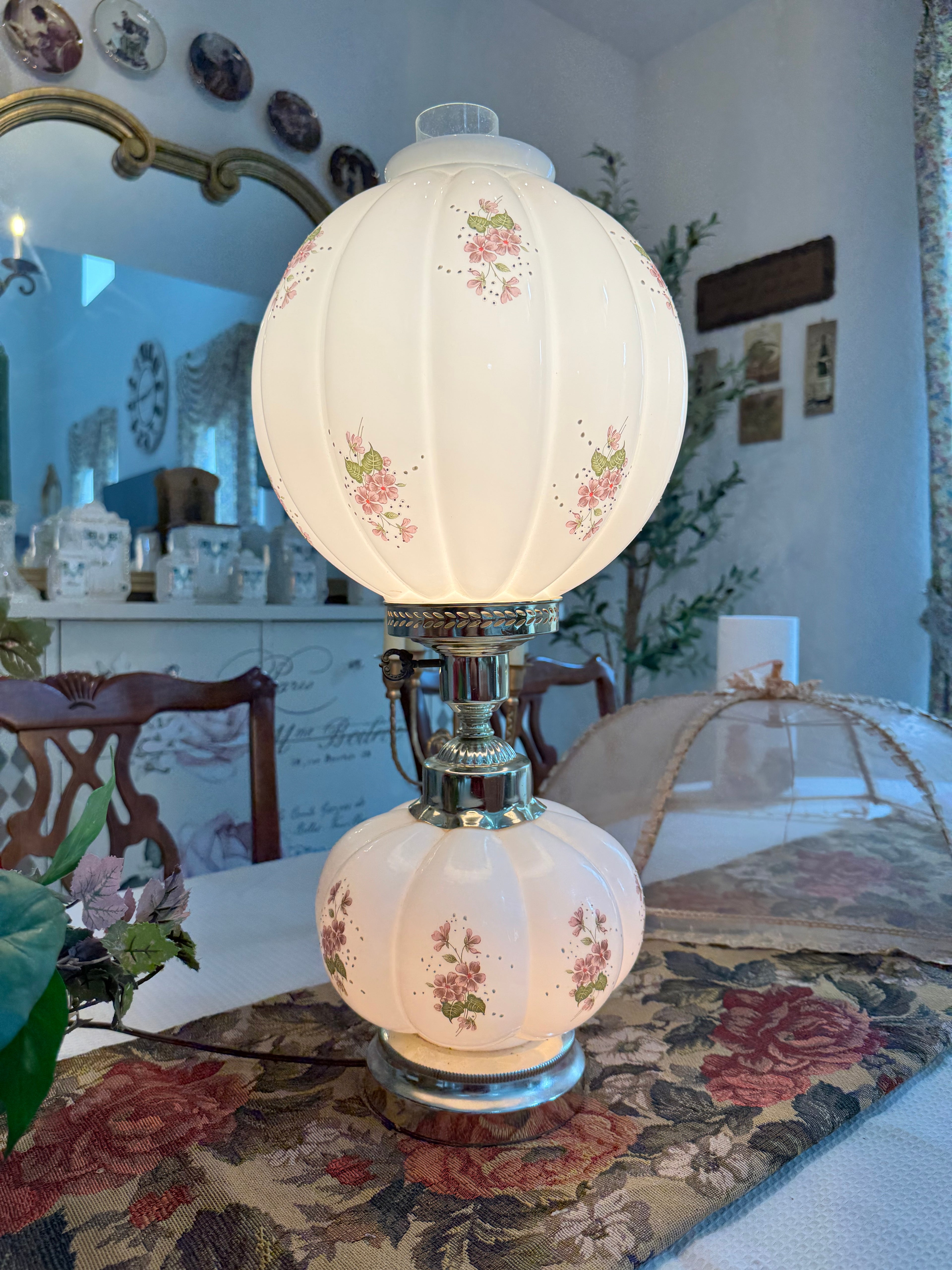 Double globe vintage "Gone with the Wind" style parlor lamp