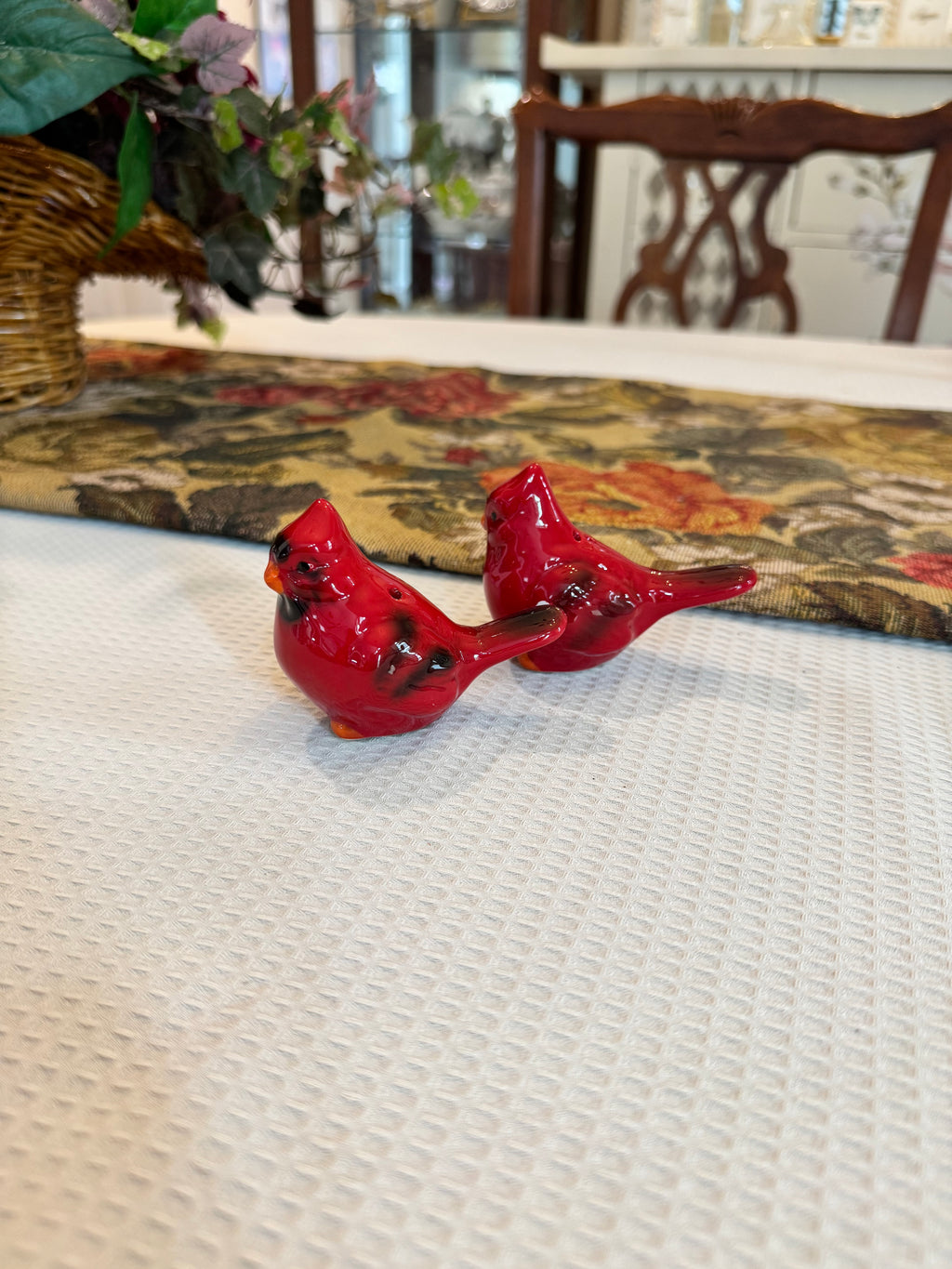 Collectible cardinal salt and pepper shakers appear ceramic figurines by Robert Stanley.